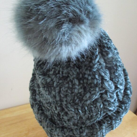Vera Bradley SOFT Knit Chenille Pom Pom Beanie Hat. Green - Picture 4 of 11